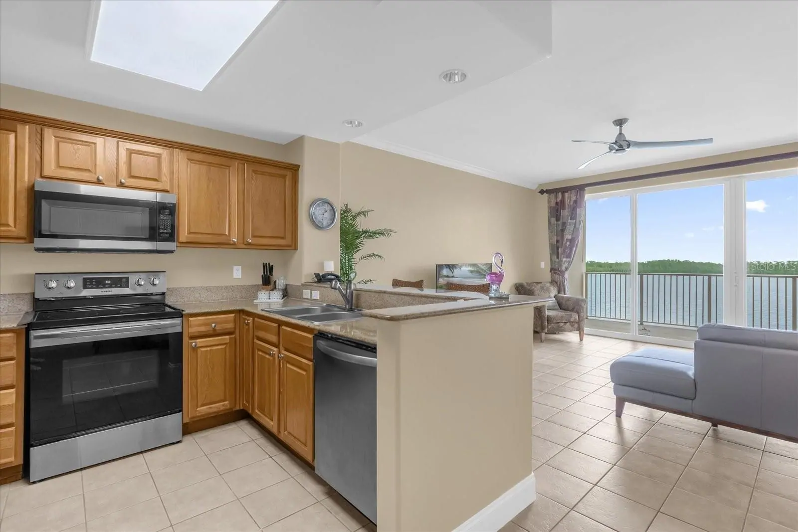 13427 BLUE HERON BEACH DR #402, ORLANDO, FL property photo 8 of 46
