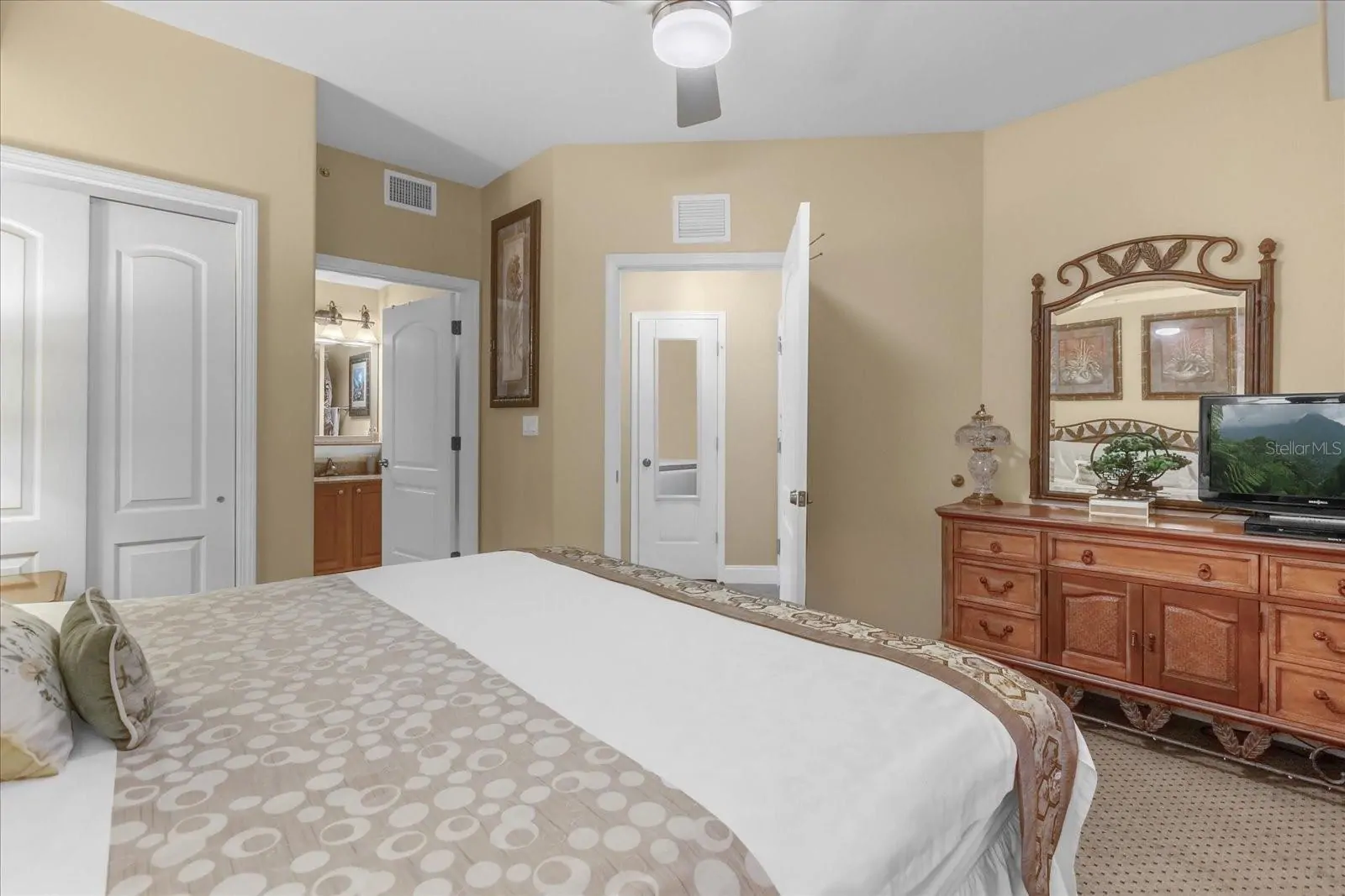 13427 BLUE HERON BEACH DR #402, ORLANDO, FL property photo 16 of 46