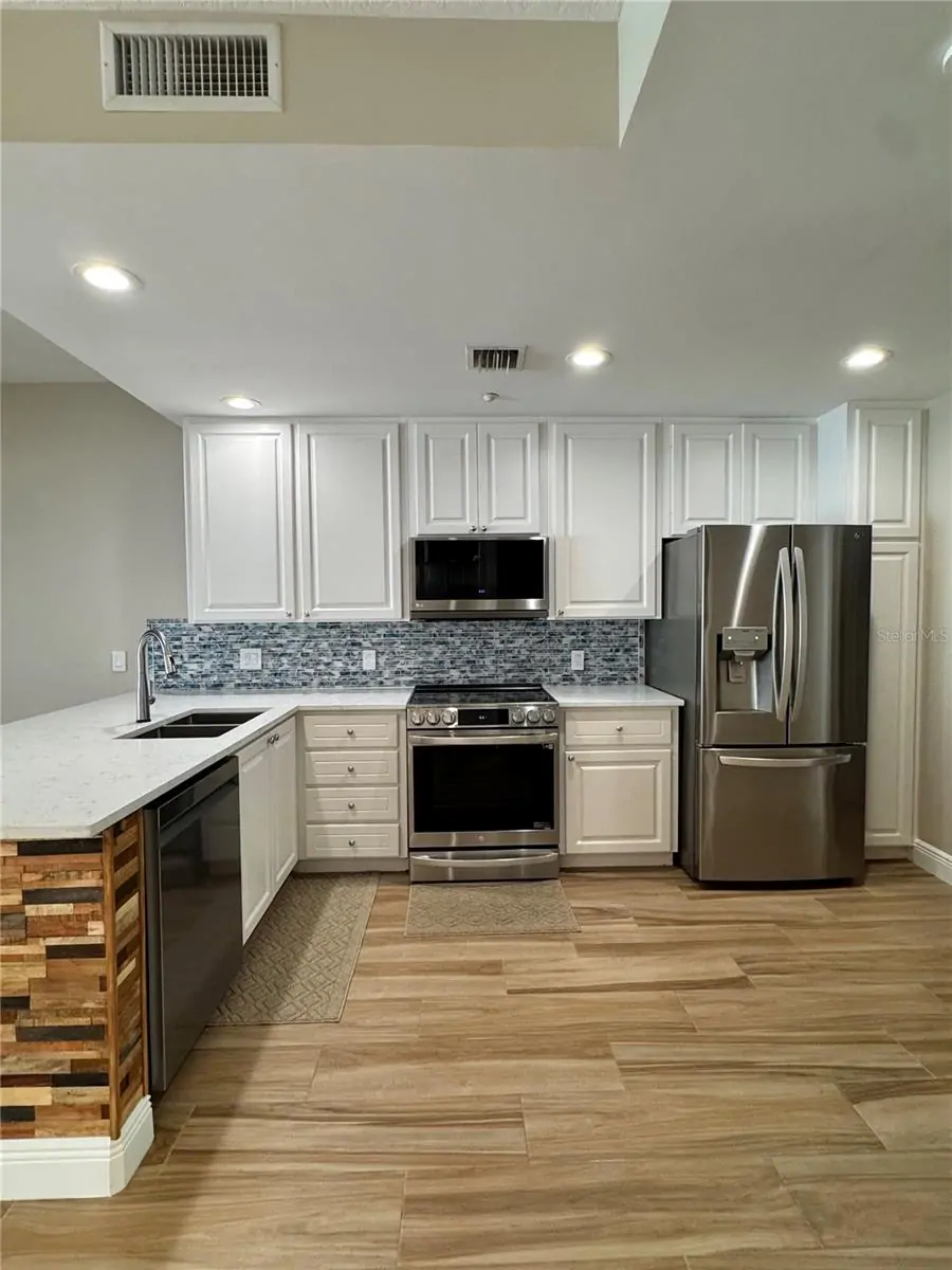 9317 NORTHLAKE PKWY, ORLANDO, FL property photo 13 of 42