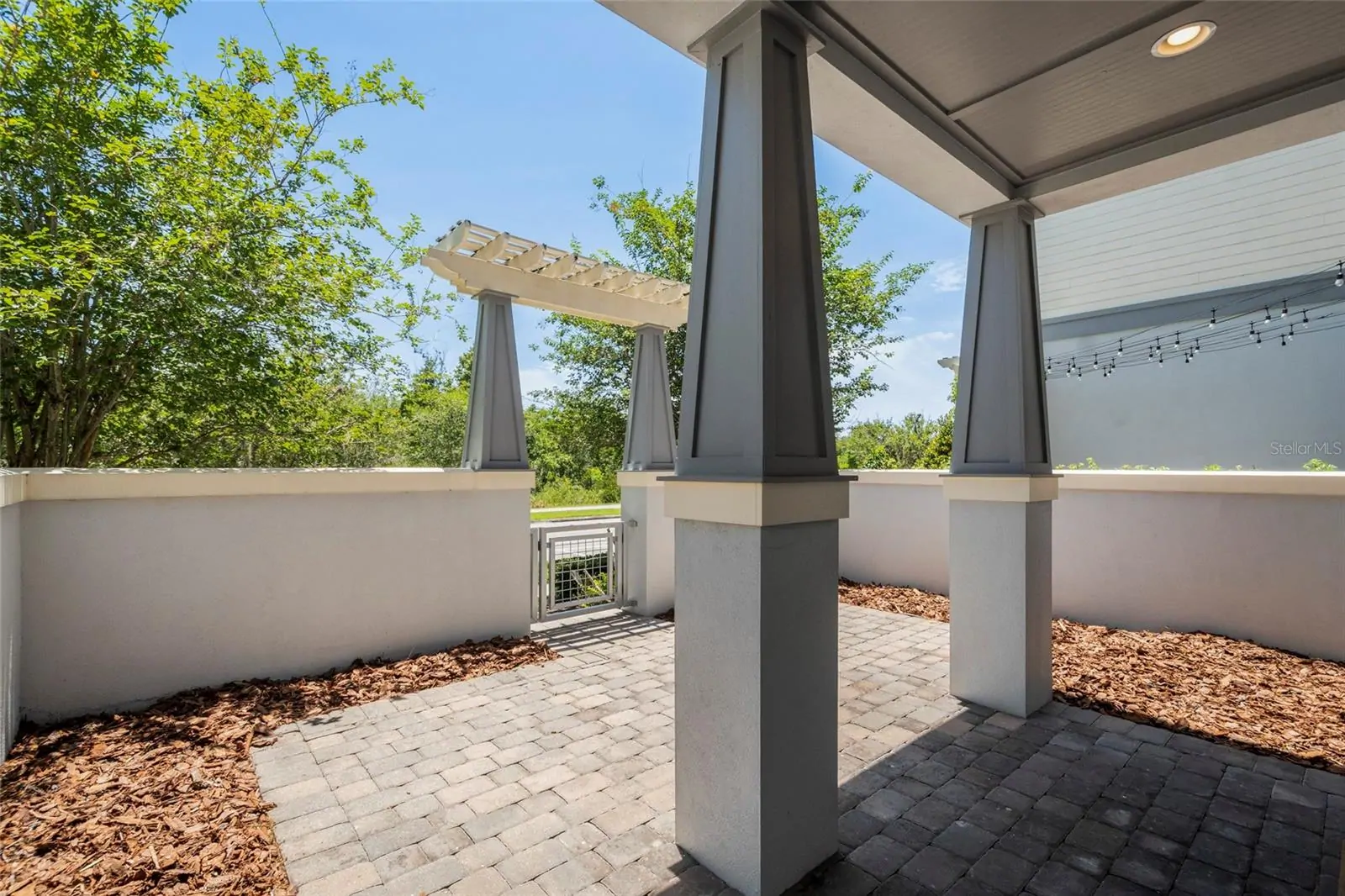 9037 LAUREATE BLVD, ORLANDO, FL property photo 5 of 64