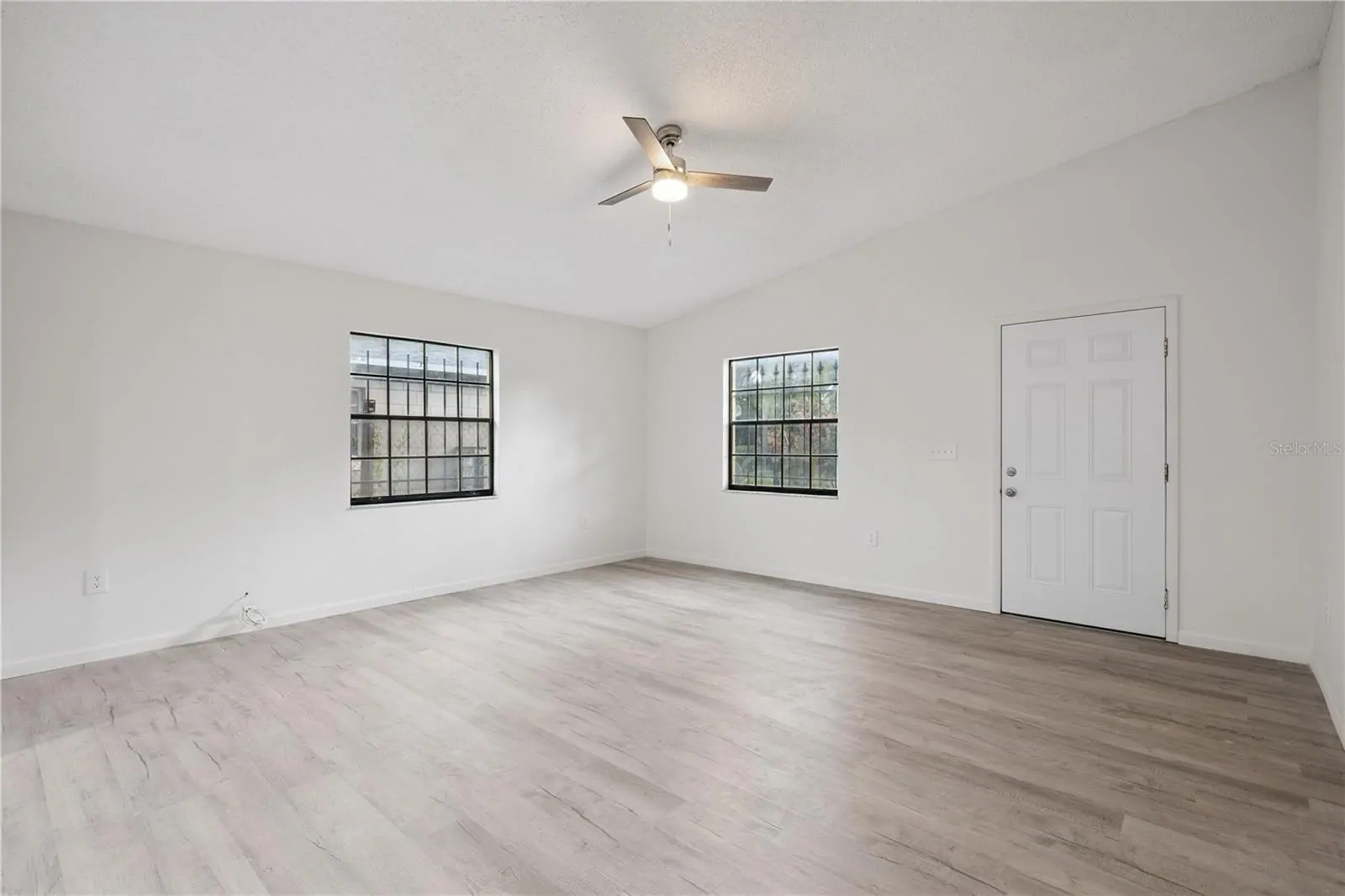 716 GROVE AVE, ORLANDO, FL property photo 7 of 25