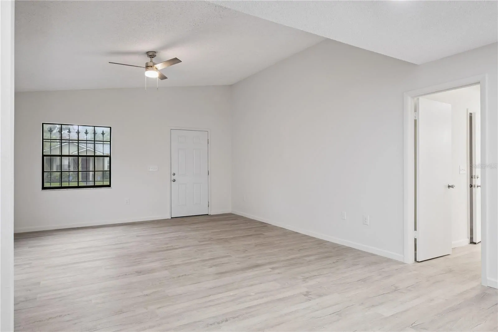 716 GROVE AVE, ORLANDO, FL property photo 10 of 25