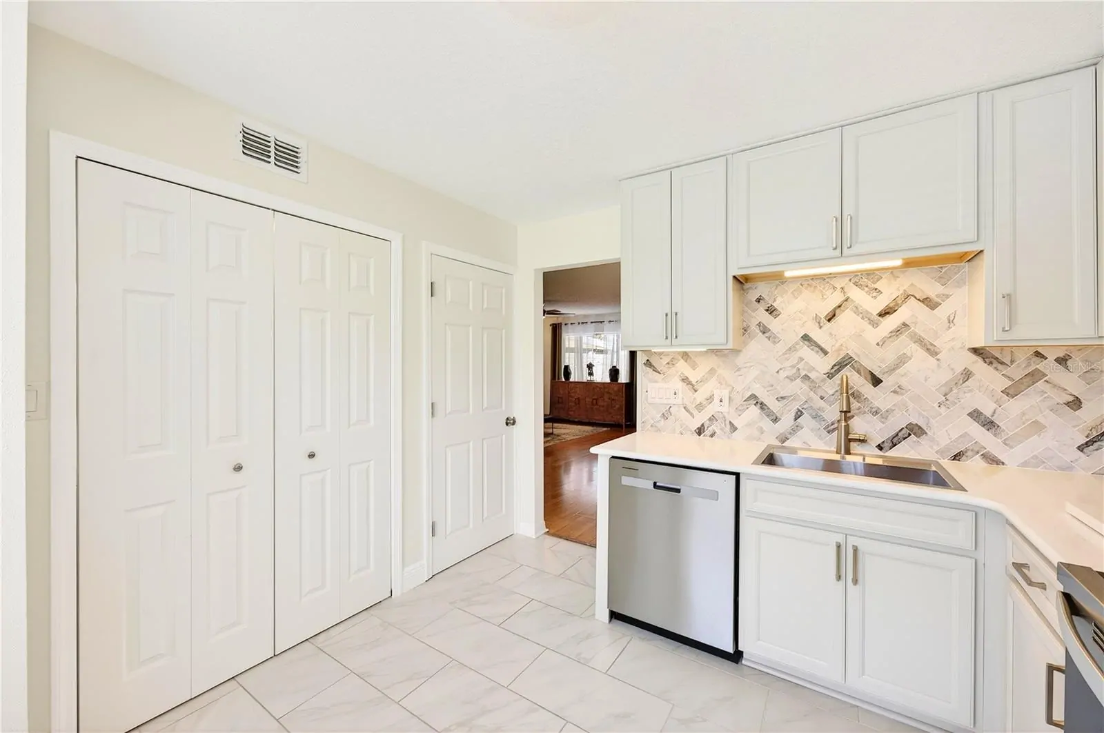 2218 MCMAHON CT #1038, ORLANDO, FL property photo 8 of 40