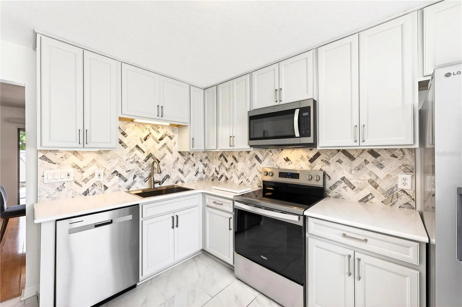 2218 MCMAHON CT #1038, ORLANDO, FL property photo 9 of 40