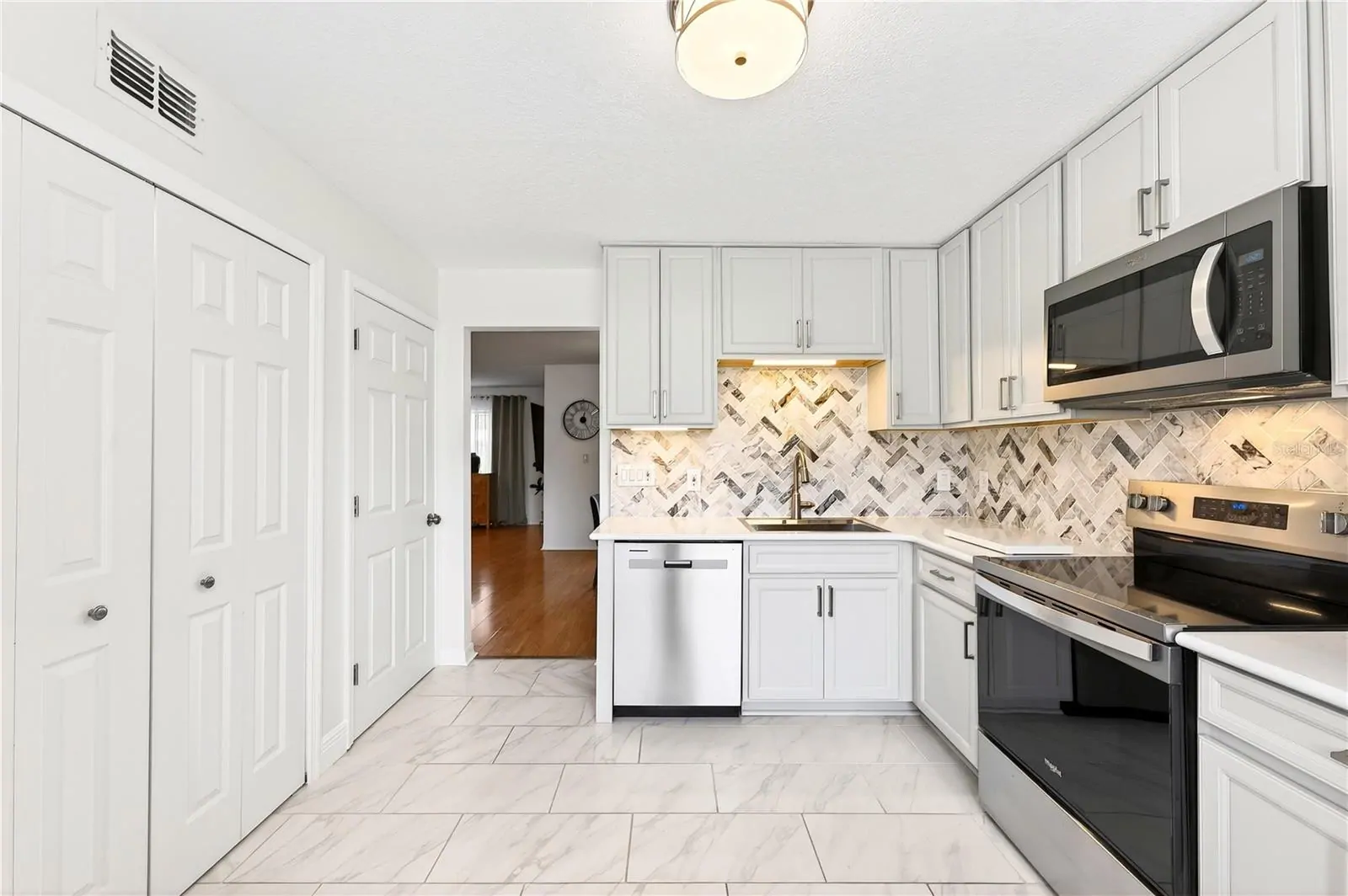 2218 MCMAHON CT #1038, ORLANDO, FL property photo 10 of 40