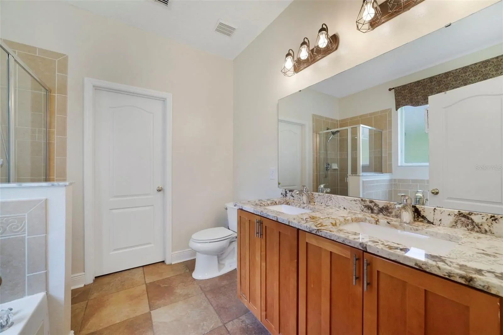 2254 ABEY BLANCO DR, ORLANDO, FL property photo 13 of 44