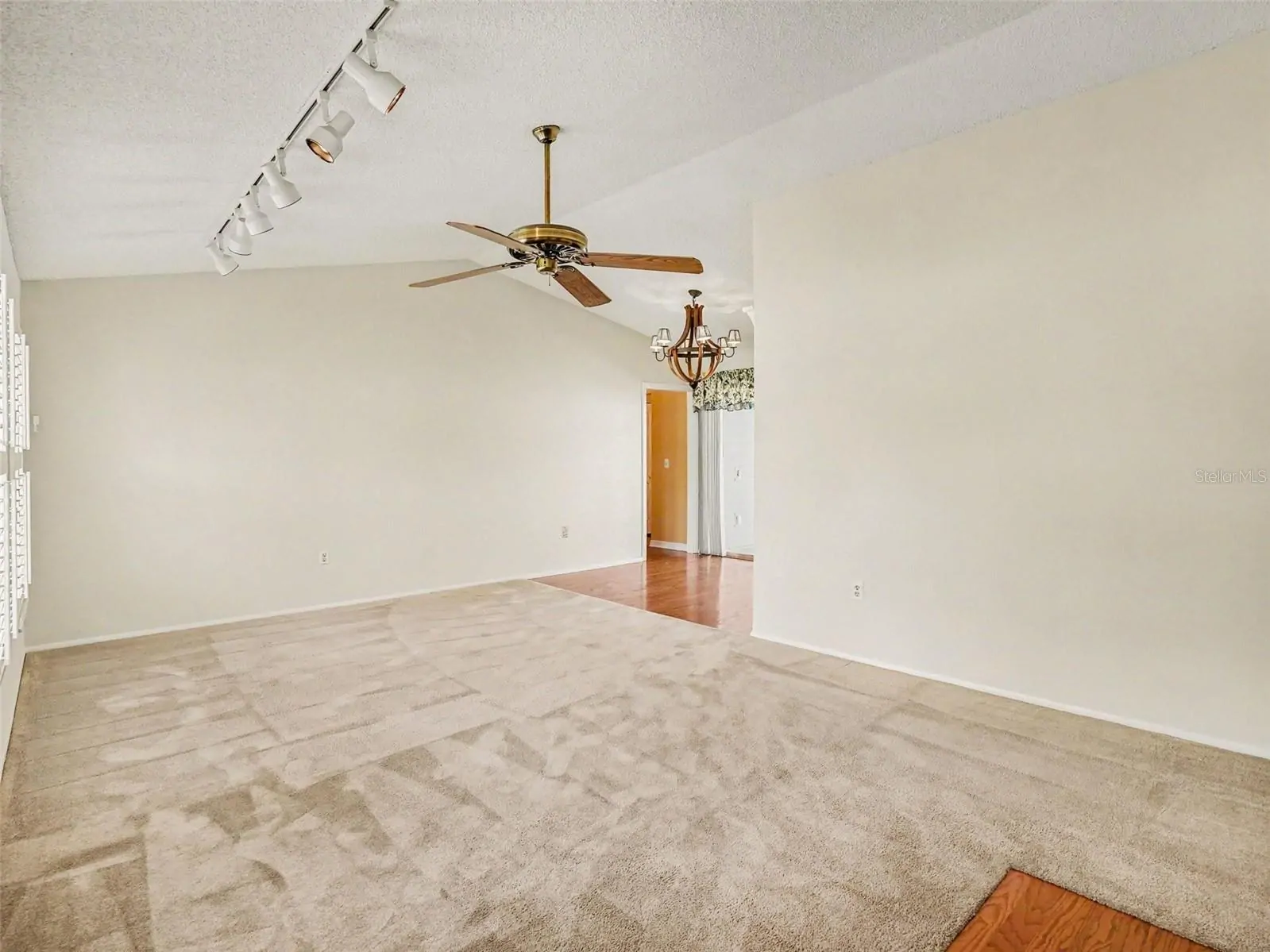 7207 IMMOKALEE CT, ORLANDO, FL property photo 5 of 28