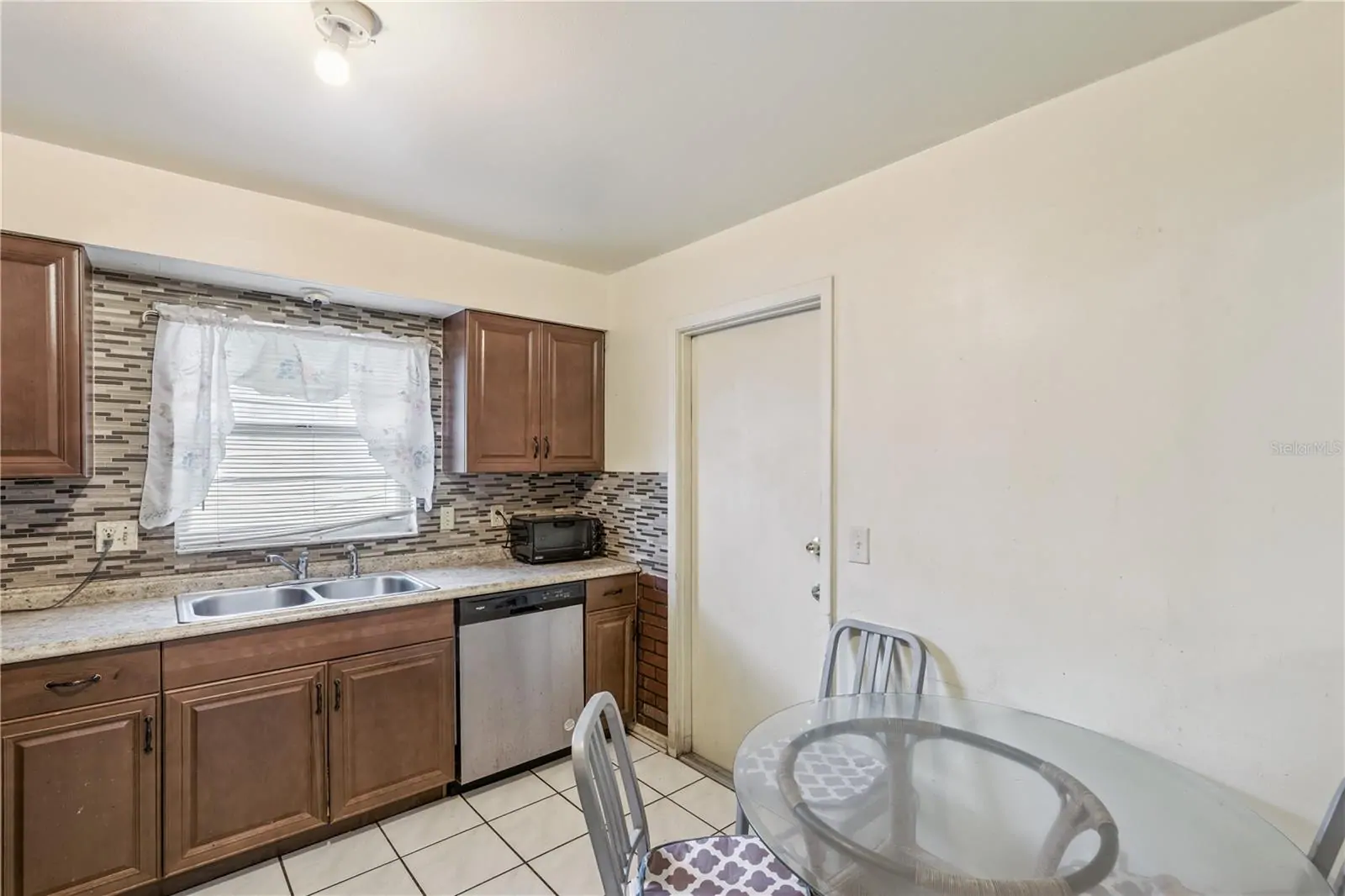 5421 NOKOMIS CIR, ORLANDO, FL property photo 8 of 17