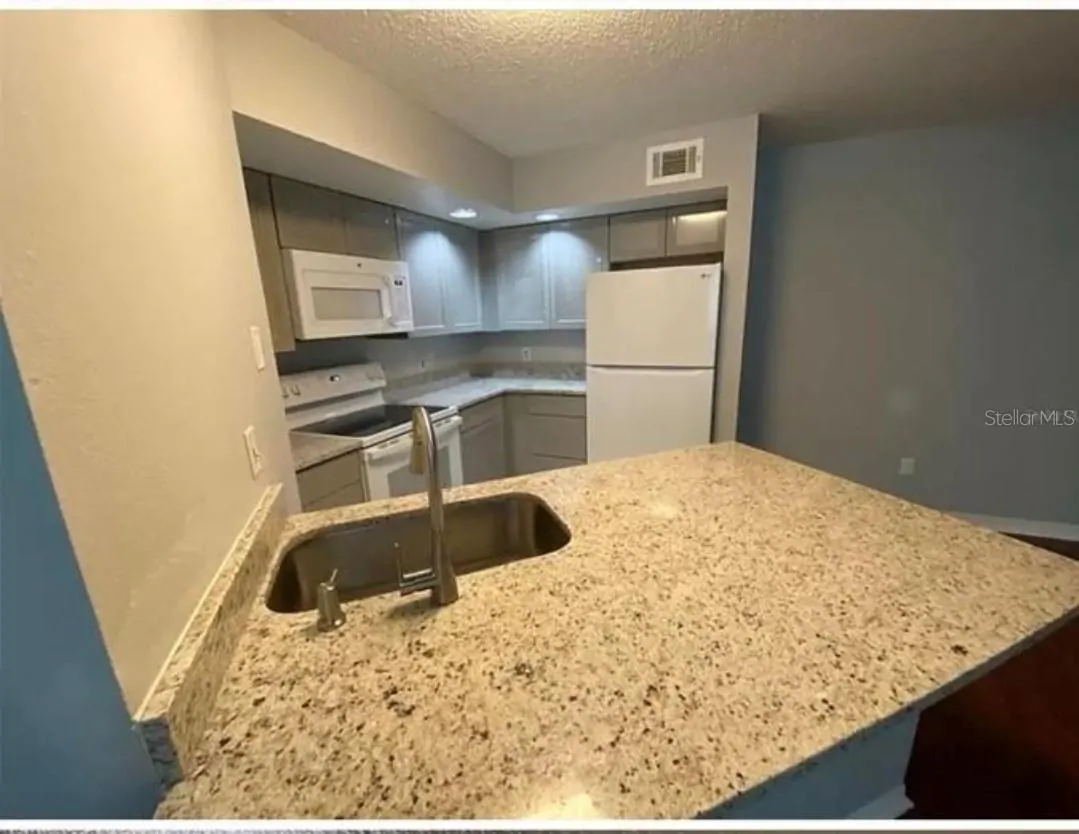 4532 COMMANDER DR #2122, ORLANDO, FL property photo 8 of 13