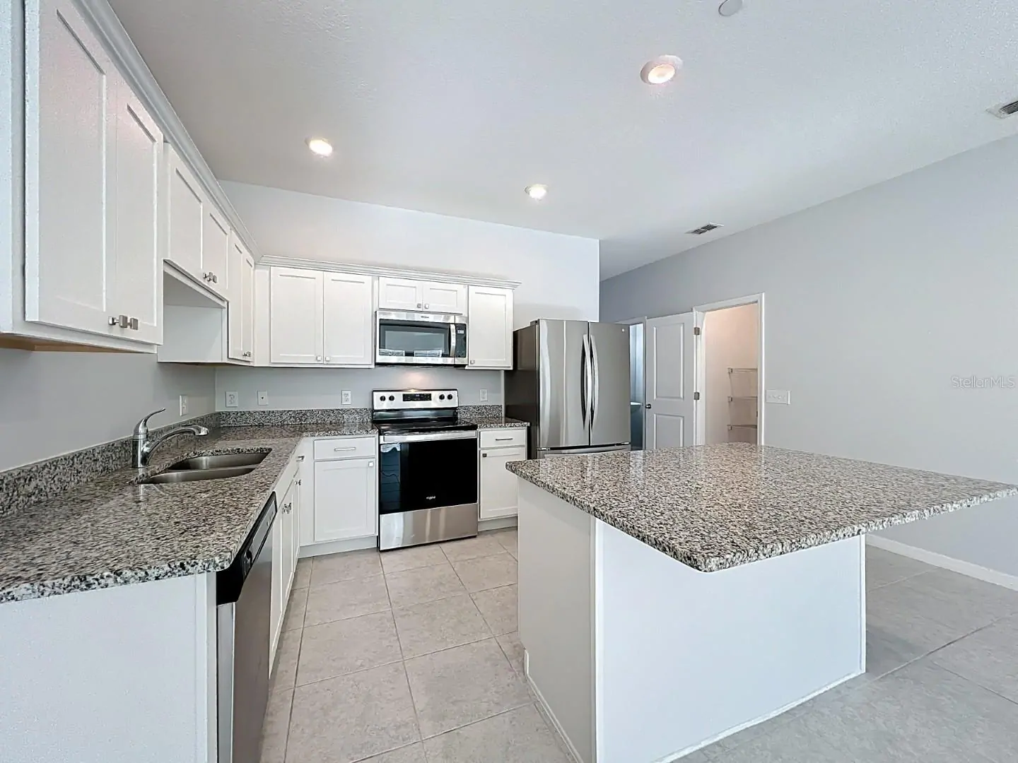 3326 AZOLLA ST, ORLANDO, FL property photo 10 of 51