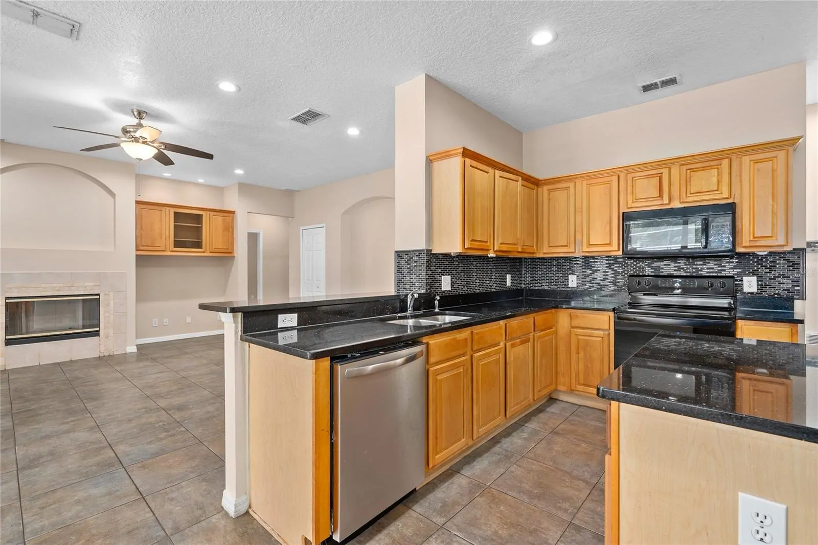 13821 AMBERLEIGH RD, ORLANDO, FL property photo 17 of 56