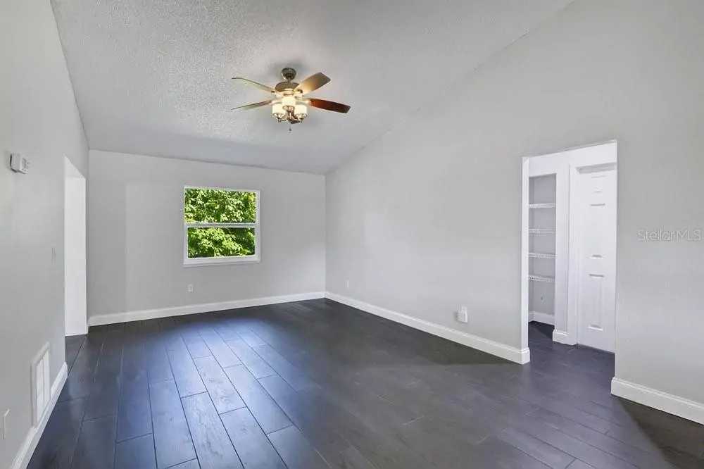 156 LAKE DR, ORLANDO, FL property photo 10 of 30