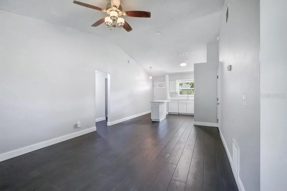 156 LAKE DR, ORLANDO, FL property photo 11 of 30