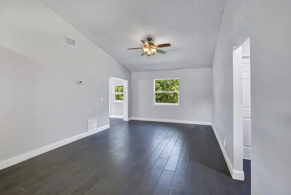156 LAKE DR, ORLANDO, FL property photo 12 of 30