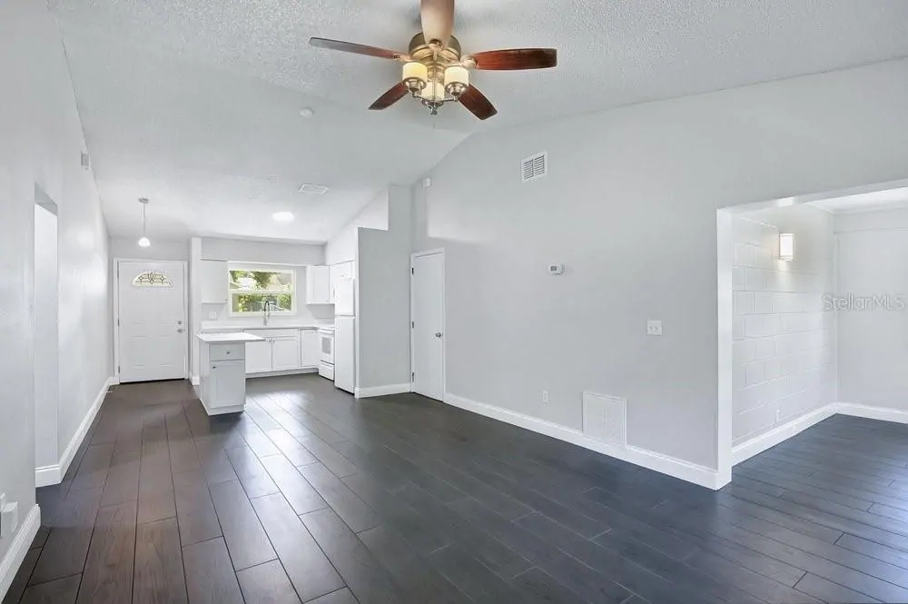 156 LAKE DR, ORLANDO, FL property photo 13 of 30
