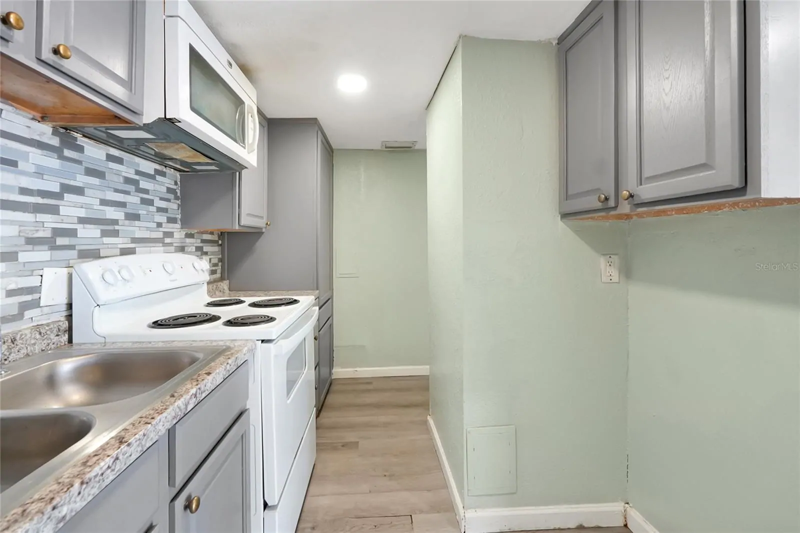 915 W OAK RIDGE RD #B, ORLANDO, FL property photo 12 of 26