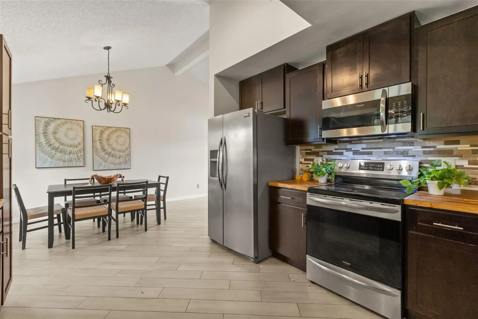 7925 SNOWBERRY CIR, ORLANDO, FL property photo 9 of 27