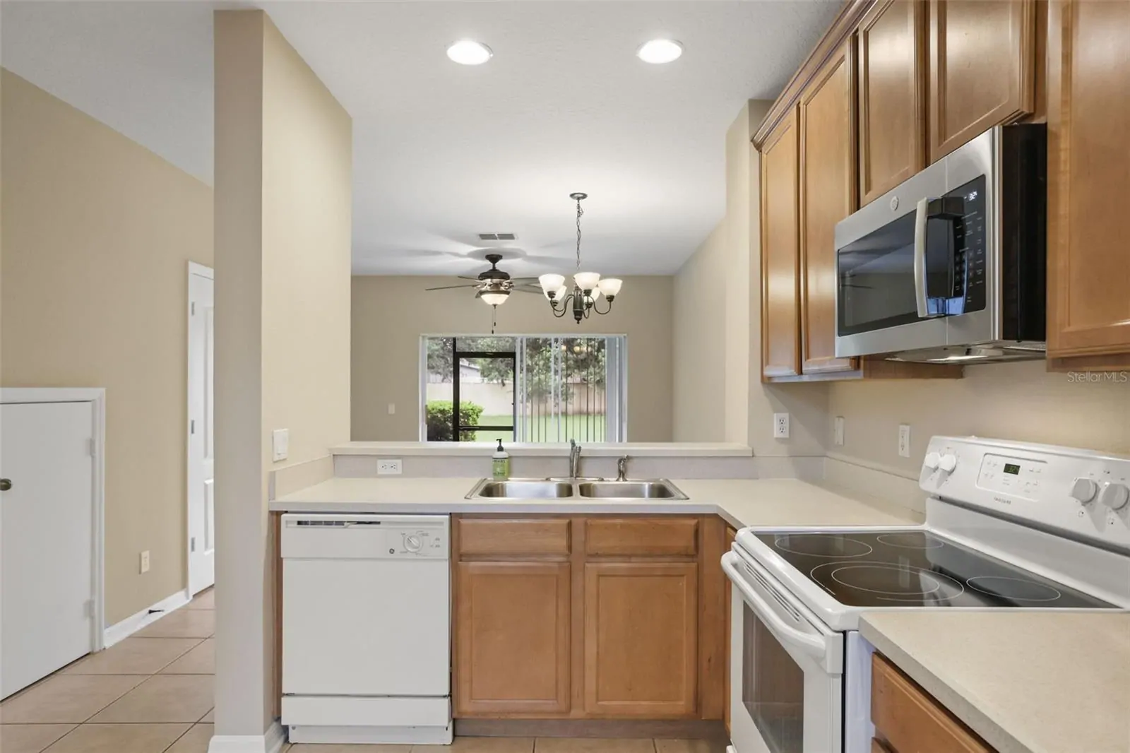 10332 MANDERLEY WAY #111, ORLANDO, FL property photo 9 of 23