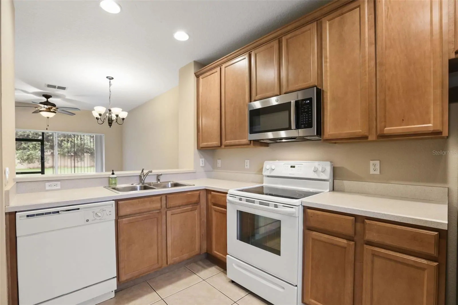 10332 MANDERLEY WAY #111, ORLANDO, FL property photo 10 of 23